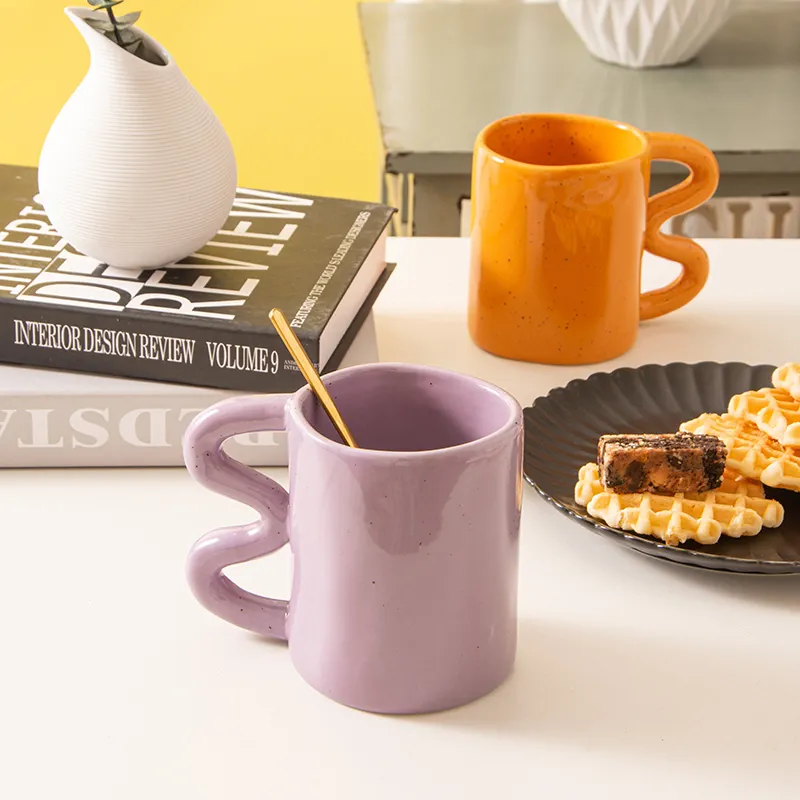 wholesale ceramic mug with wavy handle 4