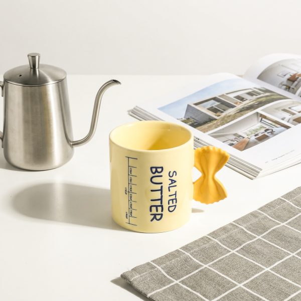 Wholesale 1980s Retro Style Ceramic Mug with Bow Handle – Ideal for Themed Restaurants, Boutique Retail Stores