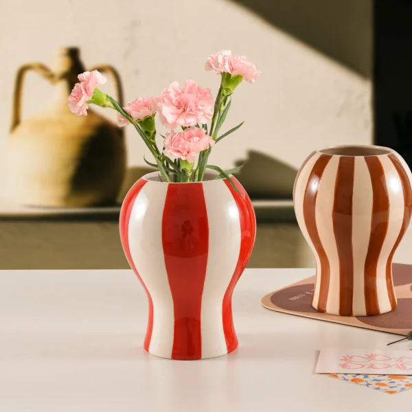 Wholesale Modern Striped Ceramic Balloon Vase, Supply of High-quality Flower Vase in Bulk