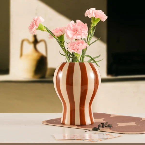 Wholesale Modern Striped Ceramic Balloon Vase, Supply of High-quality Flower Vase in Bulk