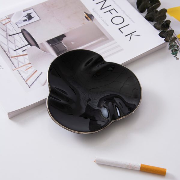 Wholesale Glossy Black Ceramic Ashtray, Irregular Wavy Desktop Decor Ashtray for Home, Café, Bar