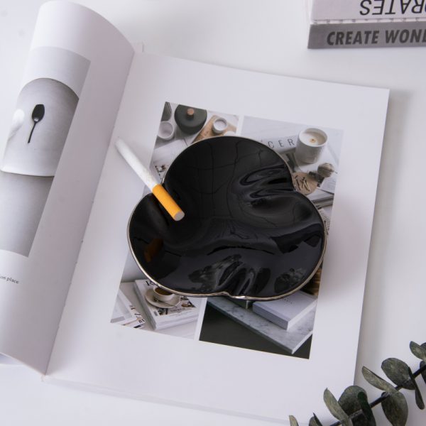 Wholesale Glossy Black Ceramic Ashtray, Irregular Wavy Desktop Decor Ashtray for Home, Café, Bar