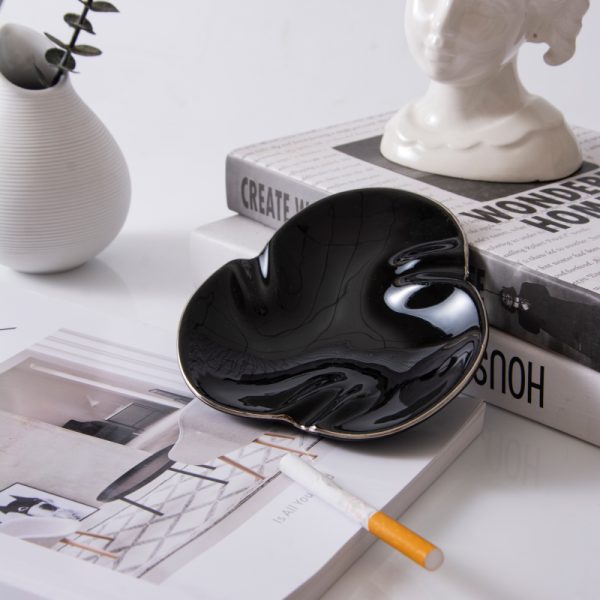 Wholesale Glossy Black Ceramic Ashtray, Irregular Wavy Desktop Decor Ashtray for Home, Café, Bar