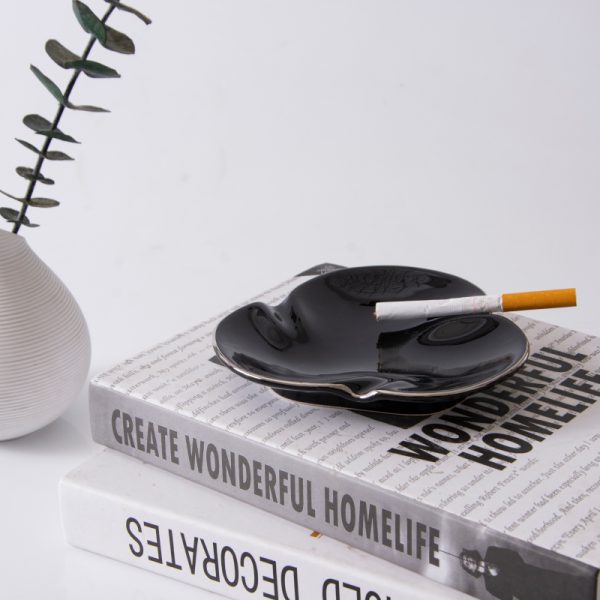 Wholesale Glossy Black Ceramic Ashtray, Irregular Wavy Desktop Decor Ashtray for Home, Café, Bar