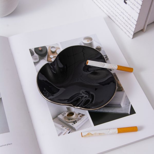 Wholesale Glossy Black Ceramic Ashtray, Irregular Wavy Desktop Decor Ashtray for Home, Café, Bar