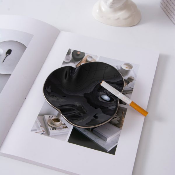 Wholesale Glossy Black Ceramic Ashtray, Irregular Wavy Desktop Decor Ashtray for Home, Café, Bar